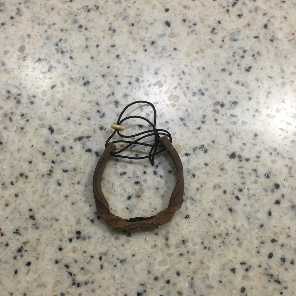 Leather fish hook bracelet - Picture 4 of 7